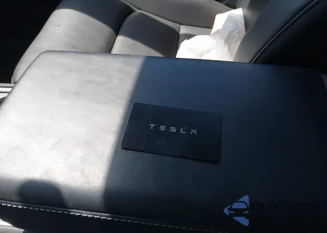2023 Tesla Model Y z USA, uszkodzony, nr VIN 7SAYGDEE5PF865572